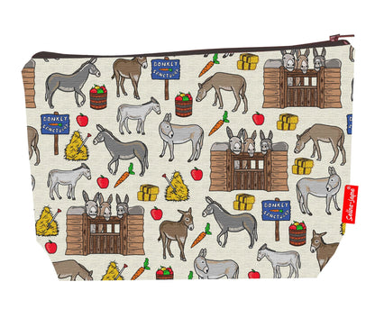 Practical 29cm donkey wash bag perfect for farm animal lovers and countryside enthusiasts