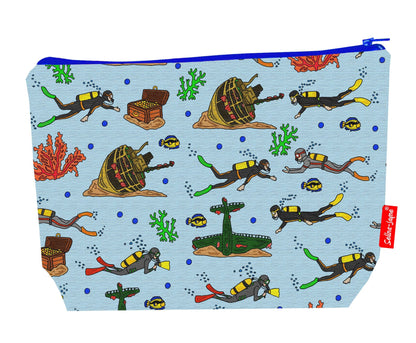 Premium diver wash bag featuring scuba diving design - practical 29cm travel size