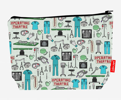 Premium 29cm surgeon wash bag with washable lining and durable polyester construction